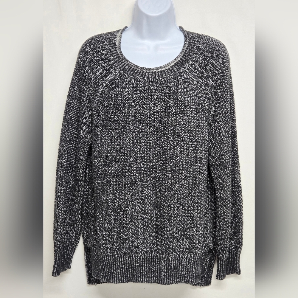 Ellen Tracy Black And White Crewneck Sweater with Ribbed Knit S Oversized
